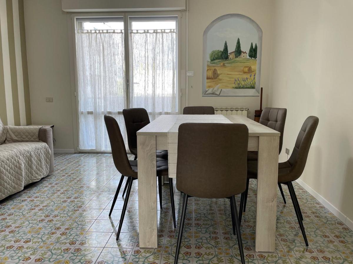 Stefano'S Guests House: 2 Bedrooms & Parking In Viareggio Exterior photo